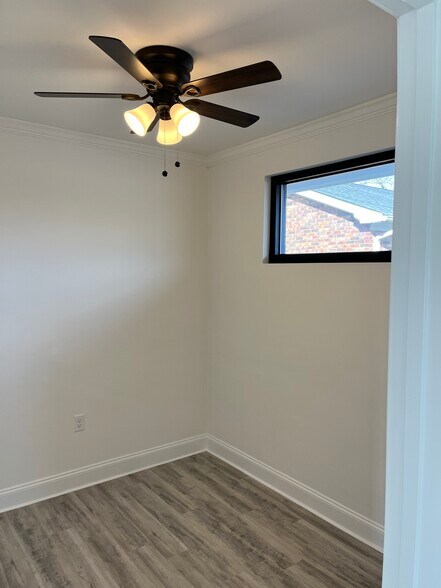 More Photos Of 1107 N Fant St, Anderson Office For Sale