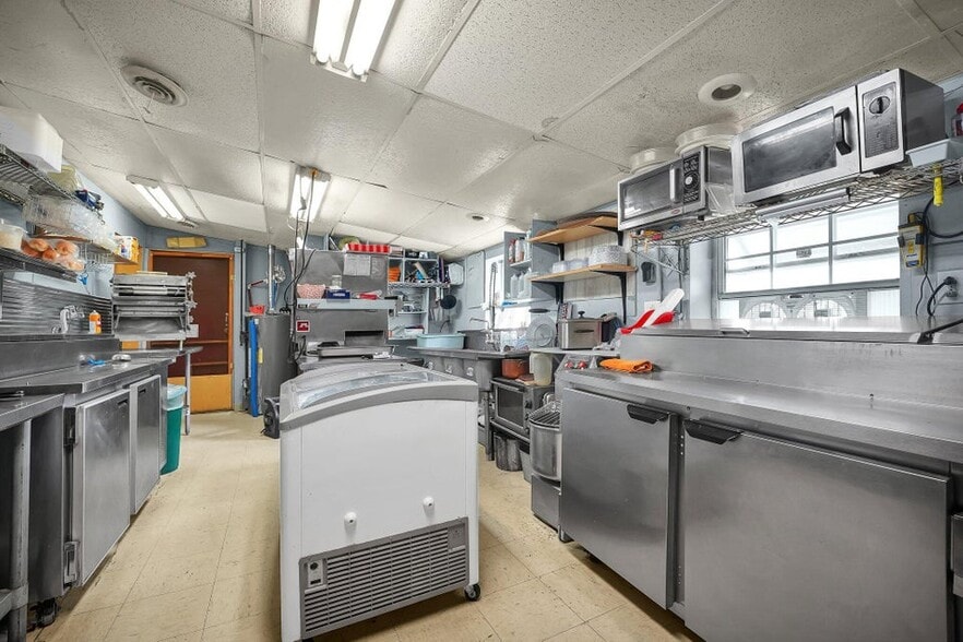 More Photos Of 11850 Walnut St, Adelphi Restaurant For Sale