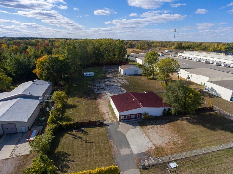 More Photos Of 3905 32nd St, Port Huron Truck Terminal For Sale