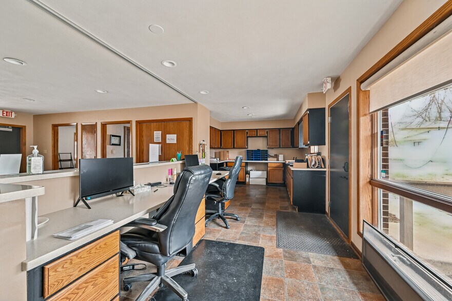 More Photos Of 1310 Solar Dr, Waterloo Office For Sale