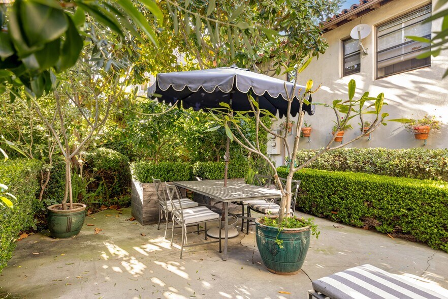 More Photos Of 367 N Orange Dr, Los Angeles Apartments For Sale