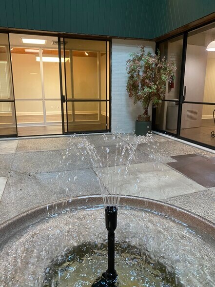 More Photos Of 9400 Village Green Dr, Shreveport Office For Lease