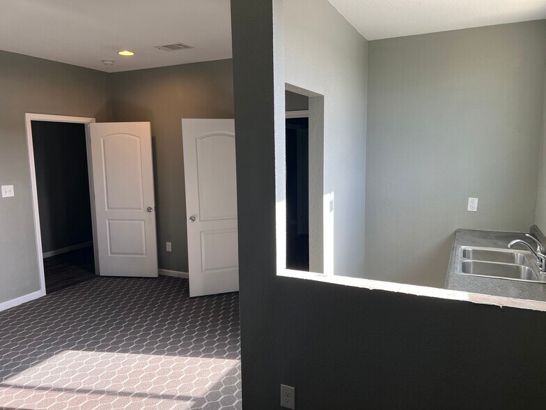 More Photos Of 15014 Iowa St, Austin Office Residential For Sale