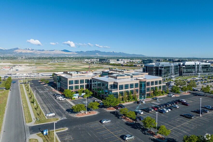 More Photos Of 13961 S Minuteman Dr, Draper Office For Lease