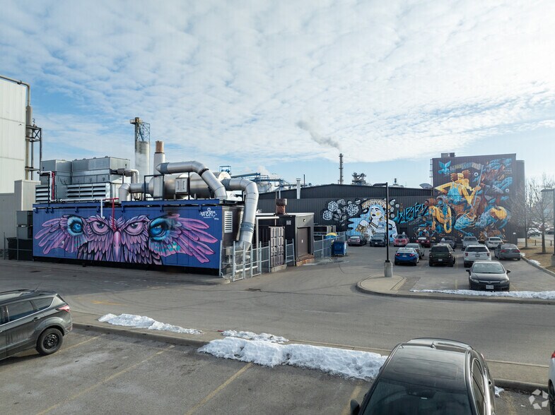 More Photos Of 207 Burlington St E, Hamilton Manufacturing For Lease