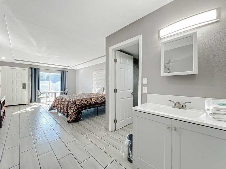 More Photos Of 307 E Vine St, Kissimmee Hotel For Sale