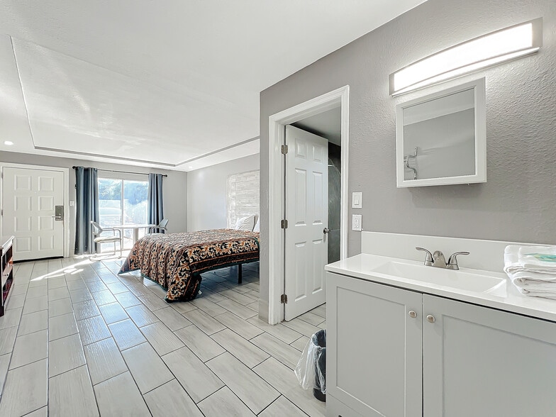 More Photos Of 307 E Vine St, Kissimmee Hotel For Sale