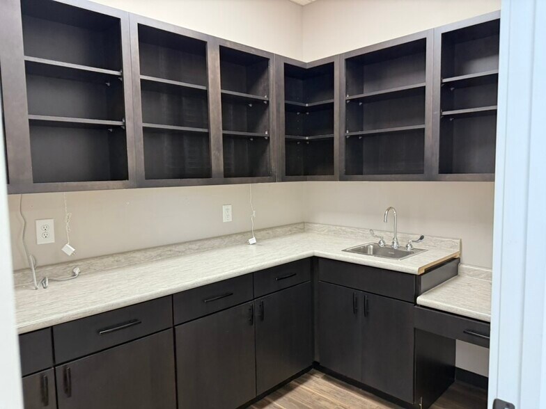 More Photos Of 141 Spruce Pine Way, King Healthcare For Lease