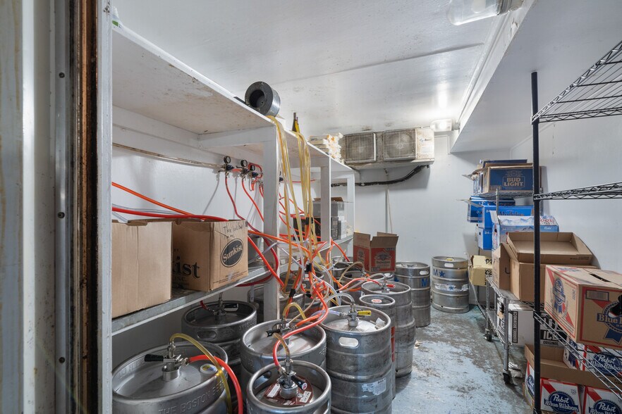 More Photos Of 204 Main Ave, Tillamook Storefront For Sale