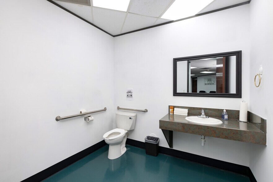 More Photos Of 1610 Corporate Ct, Irving Office For Lease