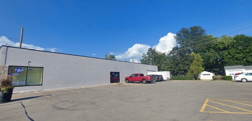 More Photos Of 5545 N 2nd St, Loves Park Freestanding For Lease