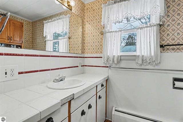 More Photos Of 1100 E Bay St, East Tawas Hotel For Sale