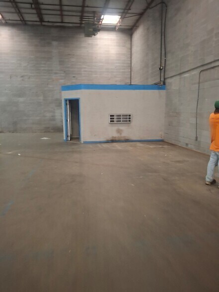 More Photos Of 6243 N Davis Hwy, Pensacola Warehouse For Lease