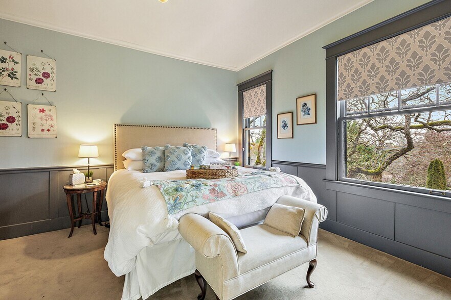 More Photos Of 455 N Oregon St, Jacksonville Hospitality For Sale