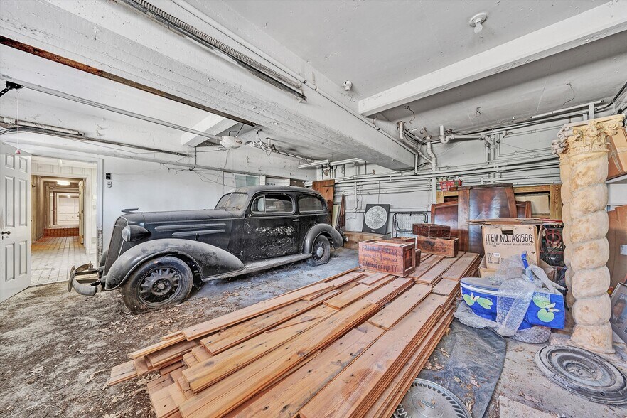 More Photos Of 934 Commander Dr, Roanoke Specialty For Sale