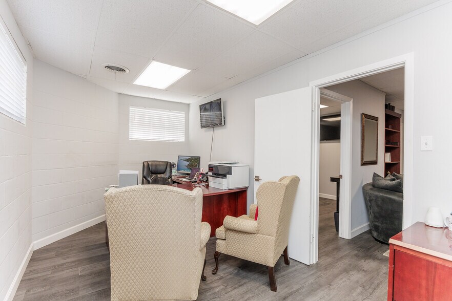 More Photos Of 525 Clifford St, Corpus Christi Office For Sale