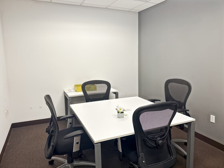 More Photos Of 100 Duffy Ave, Hicksville Coworking Space