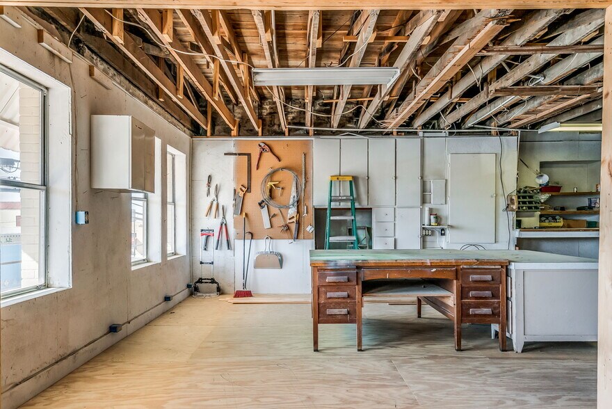 More Photos Of 200 E Blackjack St, Dublin Storefront Retail Residential For Sale