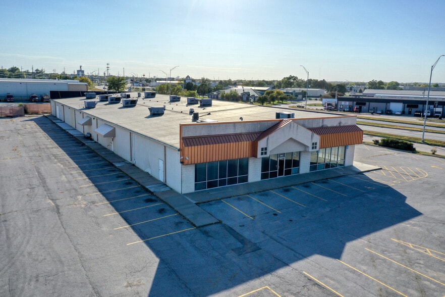 More Photos Of 5945 Cornhusker Hwy, Lincoln Flex For Lease