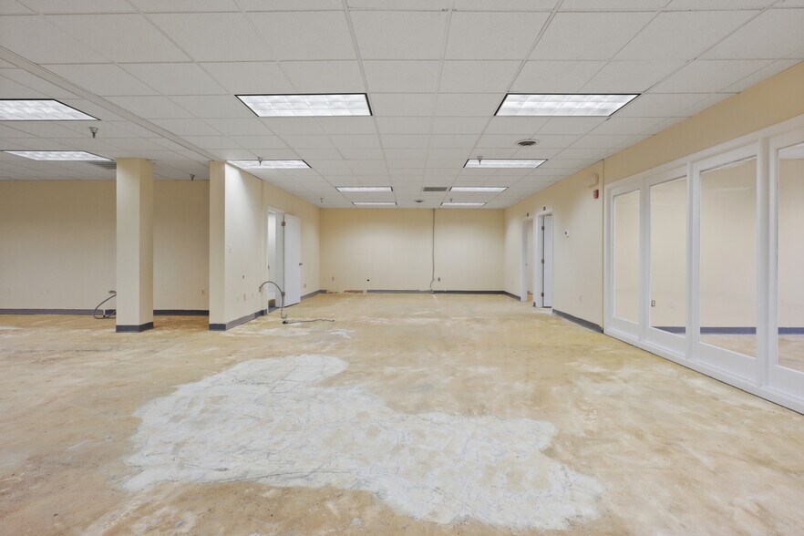 More Photos Of 339 Buschs Frontage Rd, Annapolis Medical For Lease