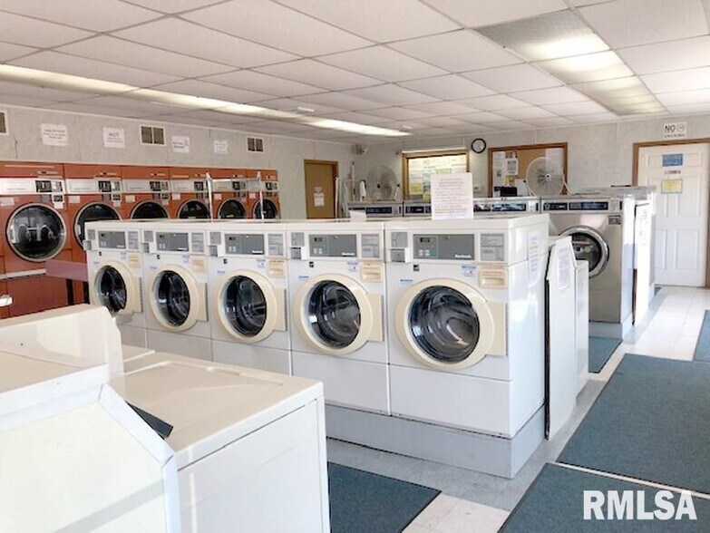 More Photos Of 1106 S Main St, Lewistown Storefront For Sale