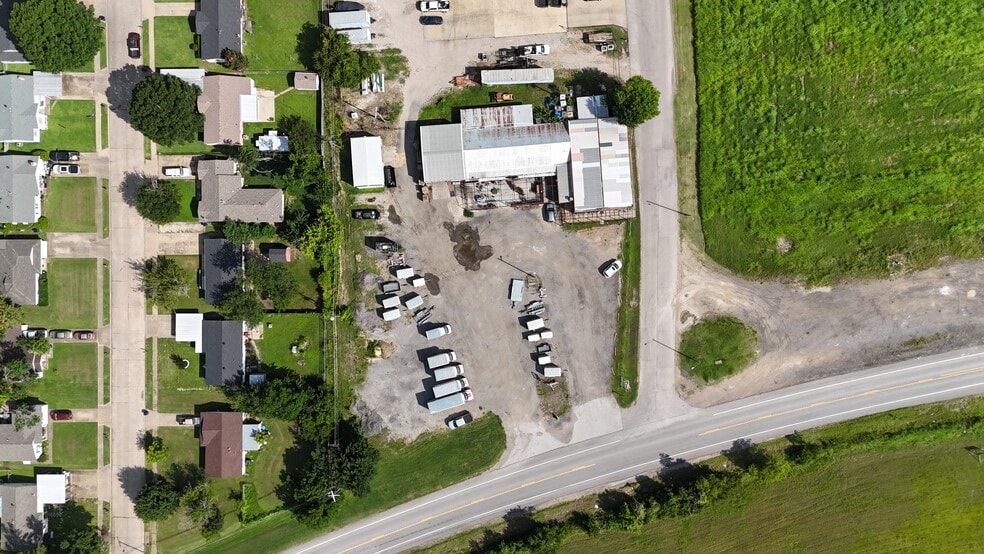 More Photos Of 1610 E Ennis Ave, Ennis Freestanding For Sale