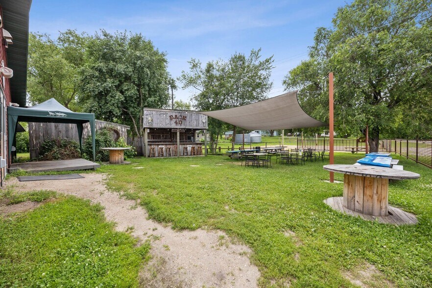 More Photos Of 511 Fergus Ave, Erhard Restaurant For Sale