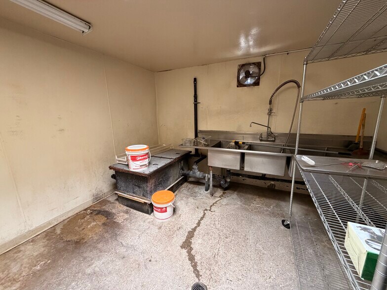 More Photos Of 1232 Broadway Ave, Seaside Storefront For Lease