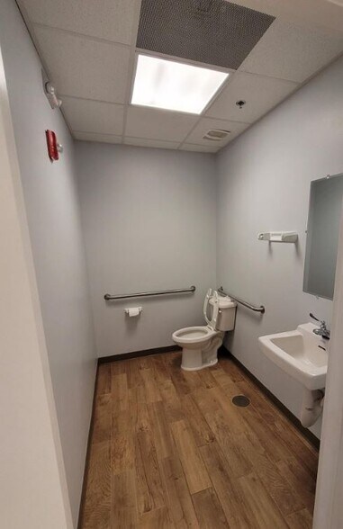 More Photos Of 5483 W Waters Ave, Tampa Office For Lease