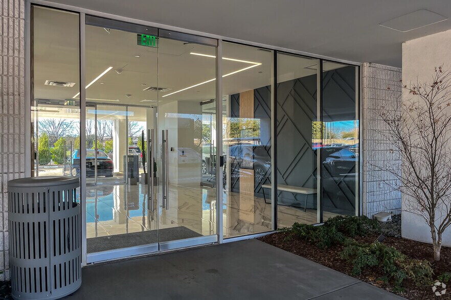 More Photos Of 12240 Inwood Rd, Dallas Office For Lease