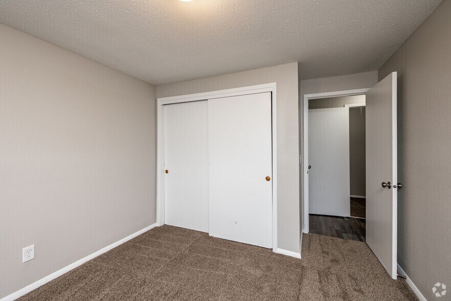 More Photos Of 3830 6th Ave, Des Moines Apartments For Sale