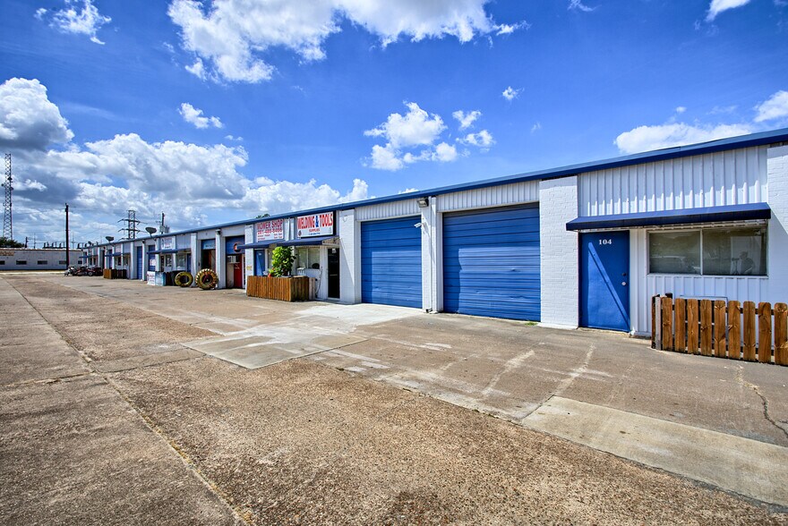 More Photos Of 15502 Old Galveston Rd, Webster Light Manufacturing For Lease