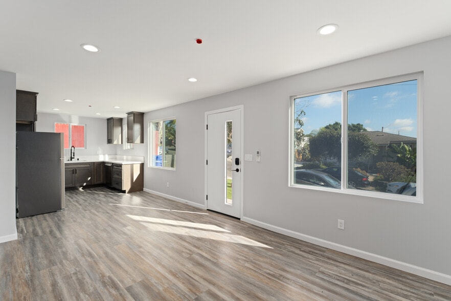 More Photos Of 6728 Thomson Ct, San Diego Apartments For Sale