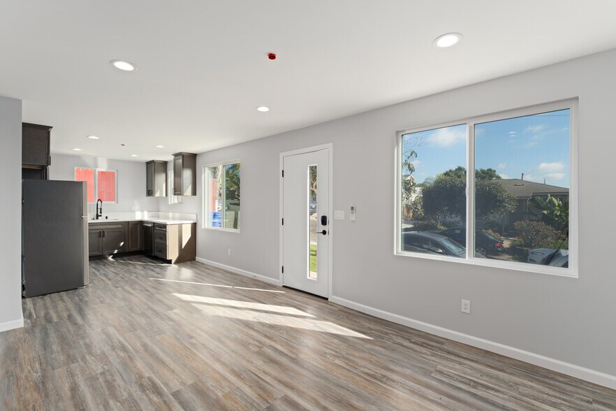 More Photos Of 6728 Thomson Ct, San Diego Apartments For Sale