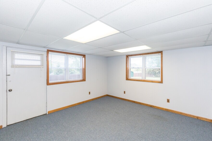 More Photos Of 131 Copenhaver St, Marion Shelter For Sale