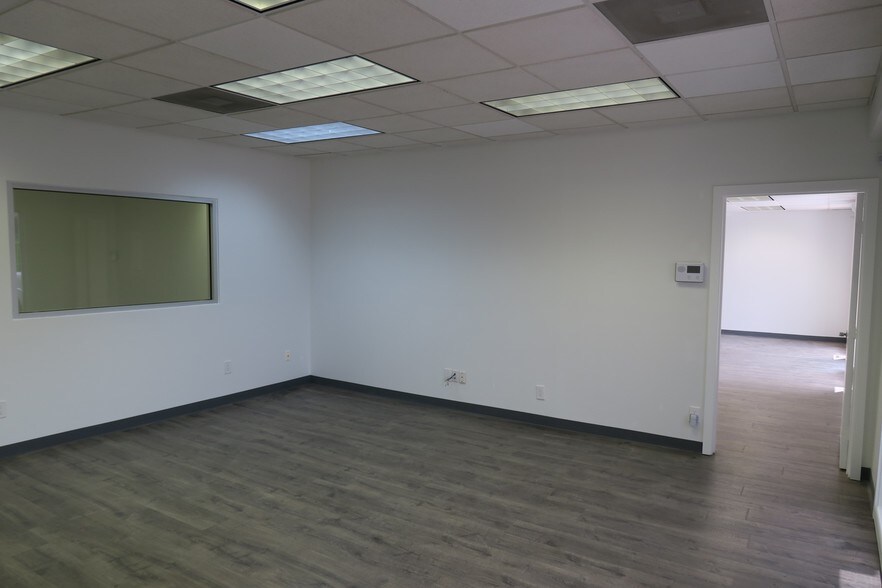 More Photos Of 5930 Star Ln, Houston General Retail For Lease