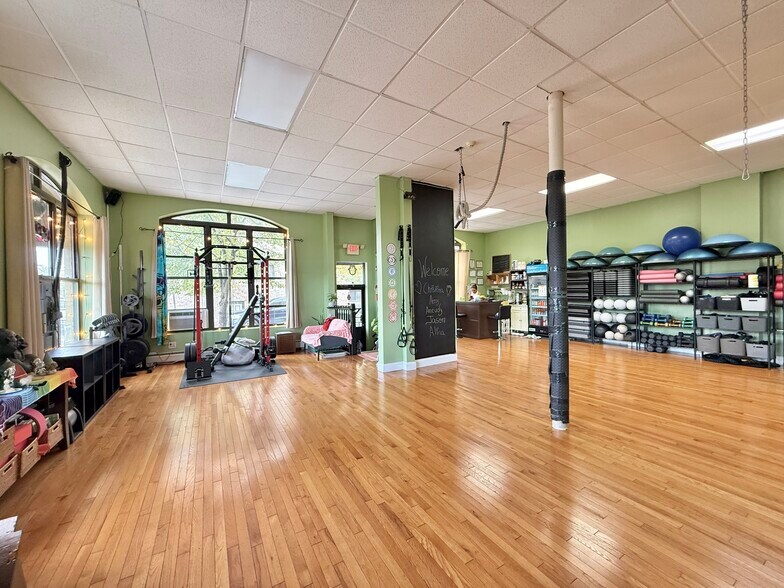 More Photos Of 2913 Jeannette St, Union City Storefront Retail Residential For Sale
