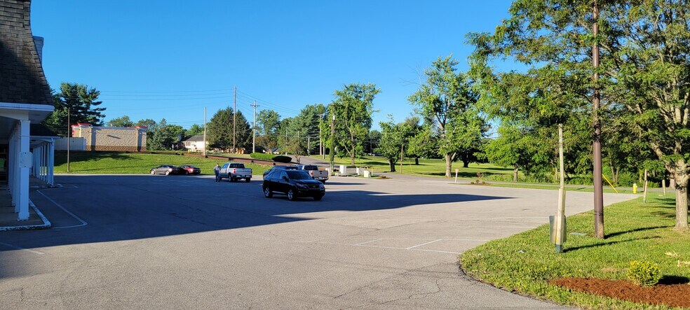 More Photos Of 8704 Bayberry Pl, Louisville Storefront For Lease