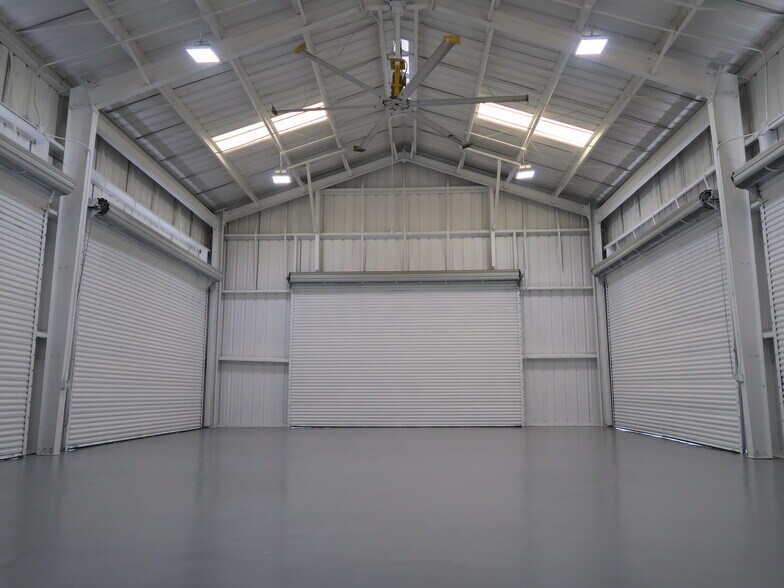 More Photos Of 5707 Schumacher Ln, Houston Auto Dealership For Lease