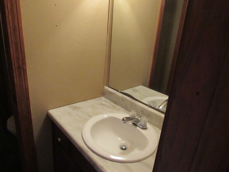 More Photos Of 219 8th St N, Columbus Office Residential For Lease