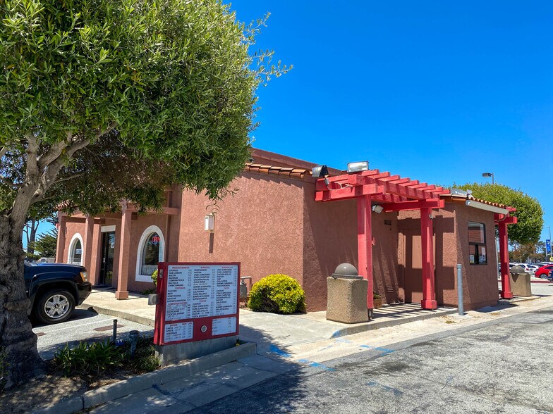 More Photos Of 3056 Del Monte Blvd, Marina General Retail For Lease