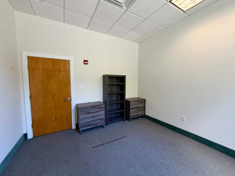 More Photos Of 107 Wilcox Rd, Stonington Loft Creative Space For Lease