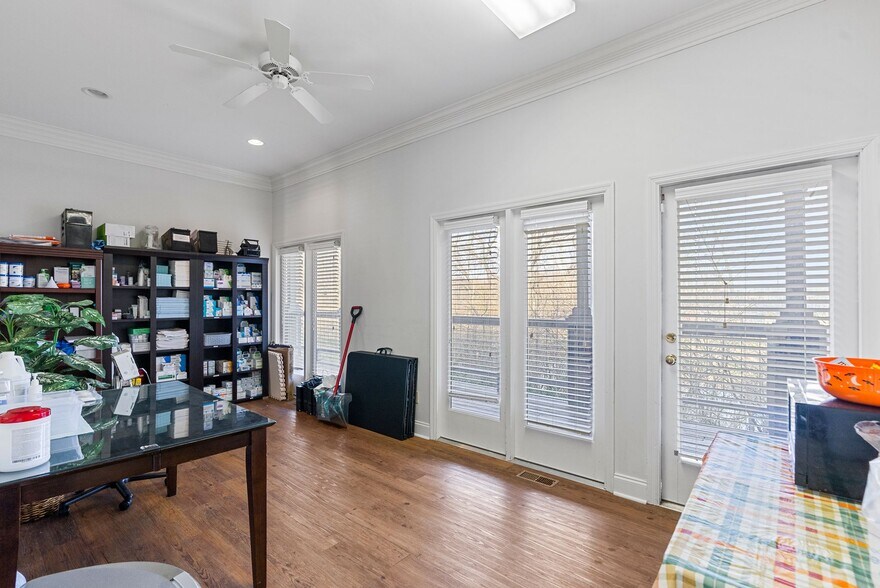 More Photos Of 302-303 Boston Sq, Georgetown Office For Sale