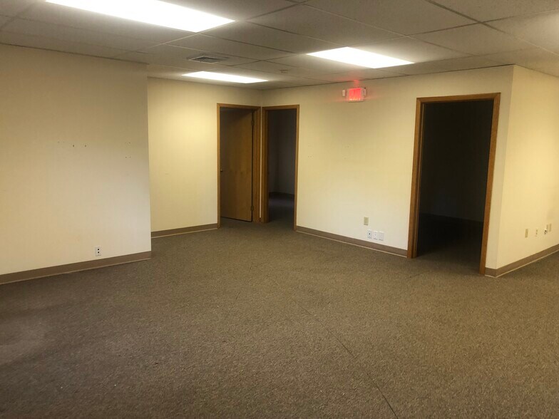 More Photos Of 13 Rockland Ter, Verona Office For Lease