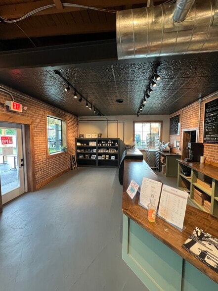 More Photos Of 238 W Main St, Romney General Retail For Lease