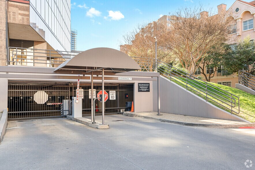 More Photos Of 3102 Maple Ave, Dallas Office For Lease