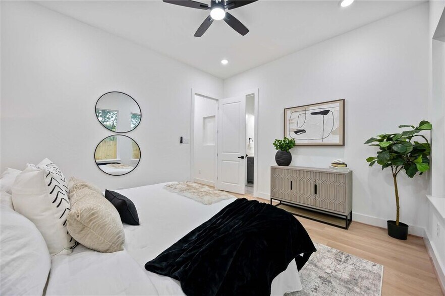 More Photos Of 4430 Knoxville Street #A-B, Houston Apartments For Sale