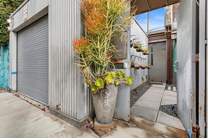 More Photos Of 1322 Innes Pl, Venice Office Residential For Sale