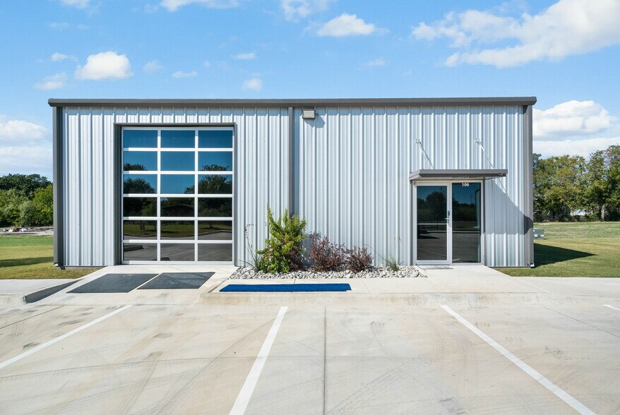 More Photos Of 1507 Ranger Hwy, Weatherford Warehouse For Lease