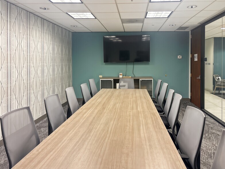 More Photos Of 7150 E Camelback Rd, Scottsdale Coworking Space